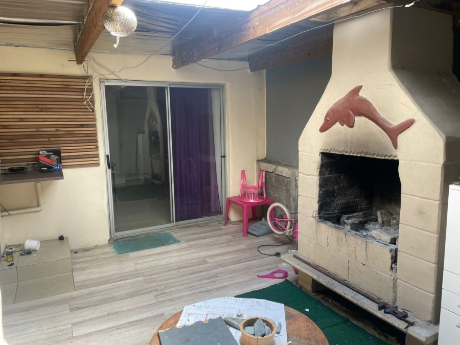  Bedroom Property for Sale in Eastridge Western Cape